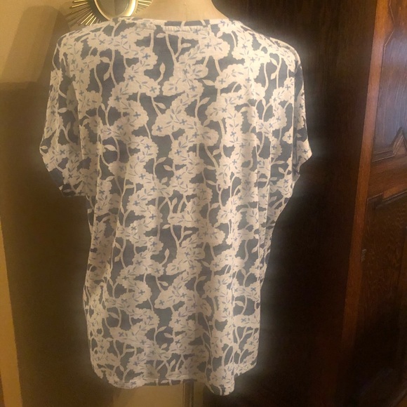SALE Gap Linen Blend Floral Top - Picture 2 of 7